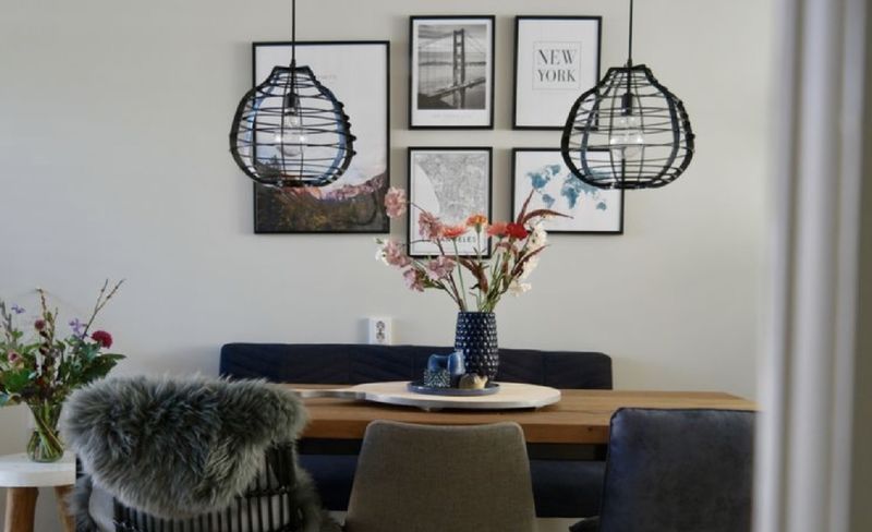 Eethoek met wandprints en hanglampen, Dronten