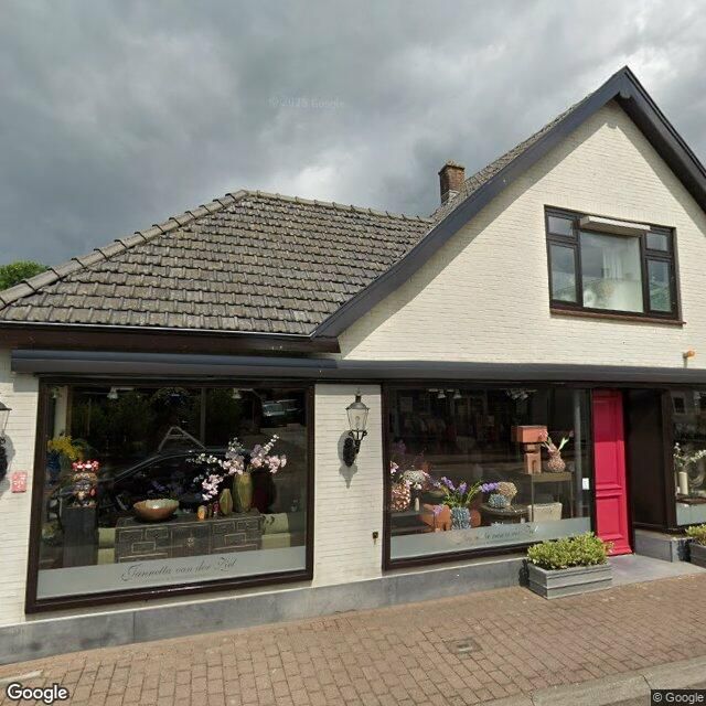 De winkel van Jannetta van der Ziel aan de Zuiderzeestraatweg in Oldebroek